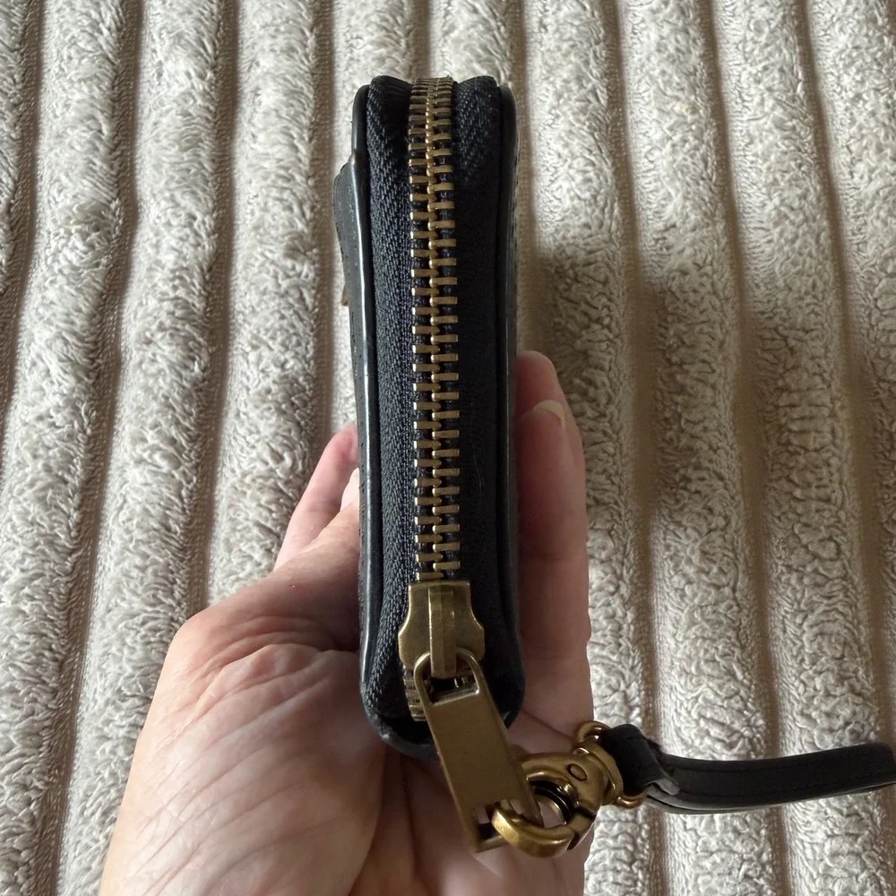 Fossil Logan RFID Medium Zip Around Wallet Black Leather SL6386001 Wristlet